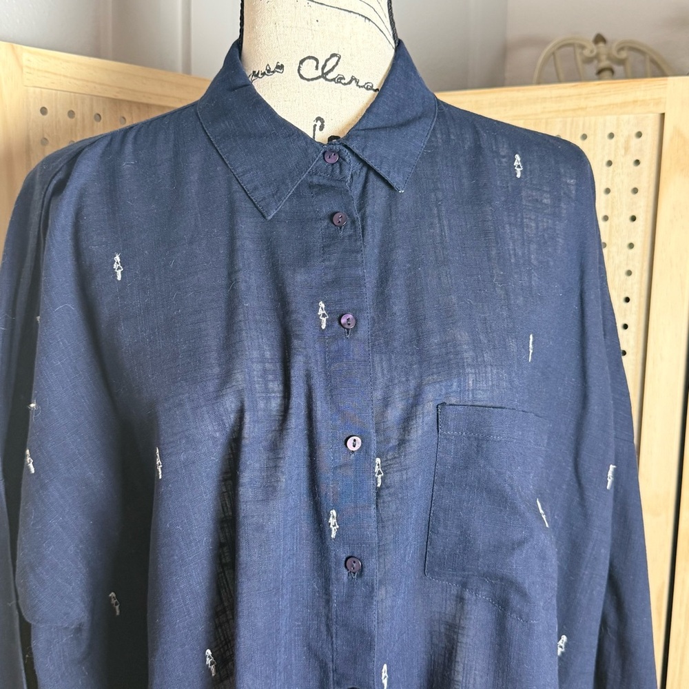 ZARA‎ Basic Navy Embroidered Button Down Shirt Lo… - image 3